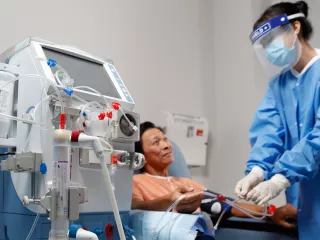 An HD patient undergoing hemodialysis with the AK 98 dialysis system and Revaclear dialyzer